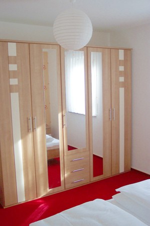 FeWoSchlafen02_299x449_30kB